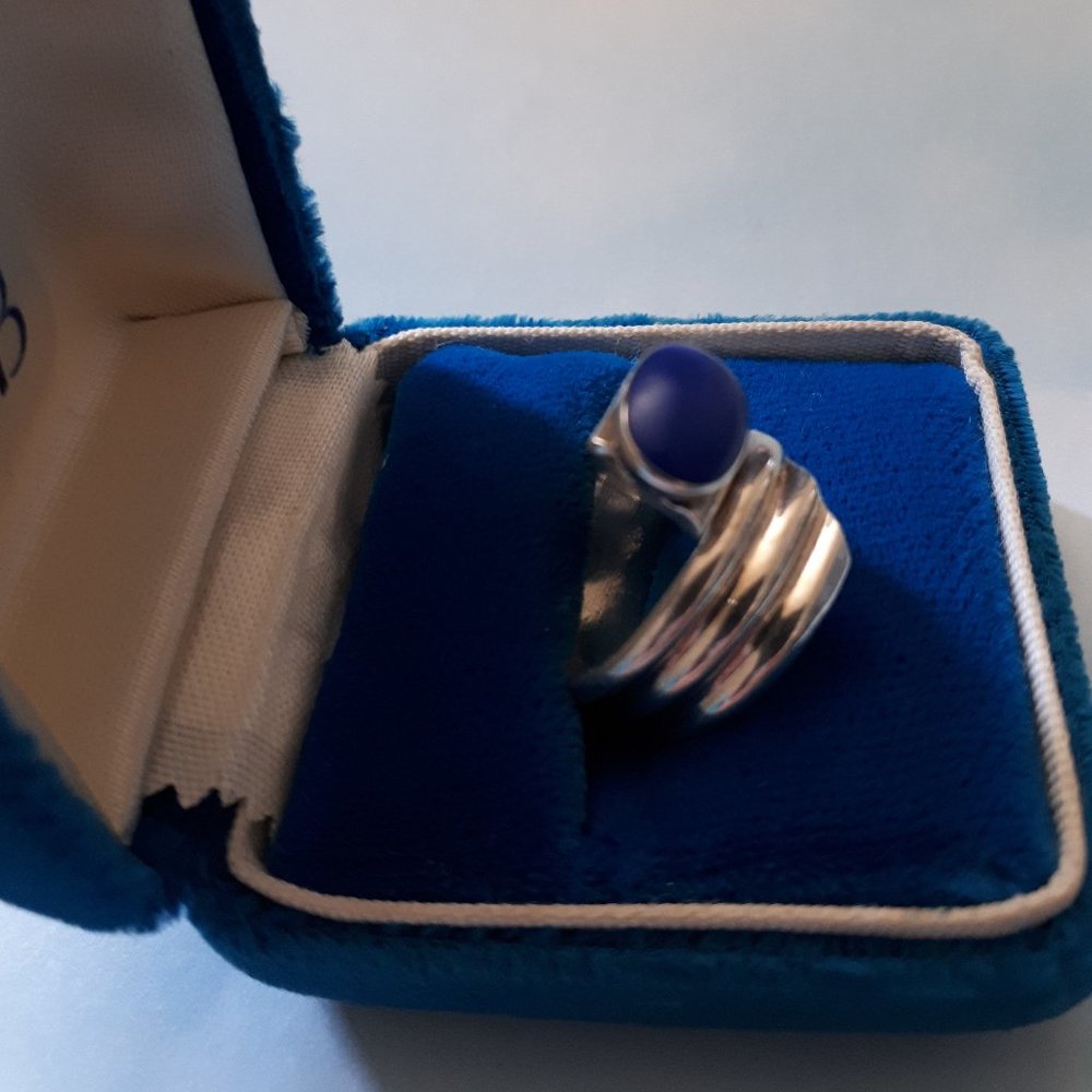 Lapis Lazuli Ring in Gorgeous Sterling Silver Setting - Size 5 1/2 - Picture 2 of 3